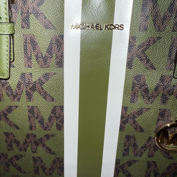 💚MK Jet Set Travel Medium Carryall Tote 💚 - Picture 3 of 10
